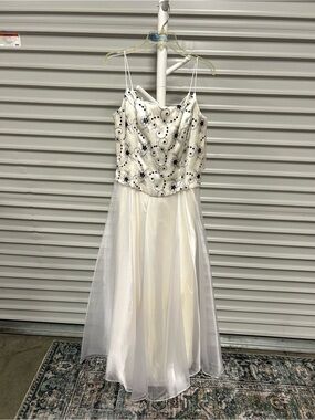 Dave & Johnny Ivory Formal Dress Beaded Floral lace up Back Tulle Mid Gown 13/14